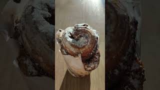 Ein Cruffin Croissant Muffin Hybrid [upl. by Xylon]