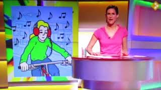 Kinderen die fietsen met MP3spelers of telefoons  NOS Jeugdjournaal  21042010 [upl. by Akemej]