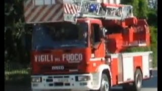 Autoscala Vigili del Fuoco in sirena per incendio  VVF volontari in azione pompieri trentino [upl. by Amada]