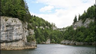 Frontière et contrebande les gorges du Doubs  Cest là  en Bourgogne FrancheComté [upl. by Ellak]