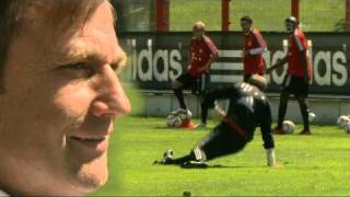 FC Bayern Neuer Torwarttrainer neues Torwarttraining [upl. by Goodwin]