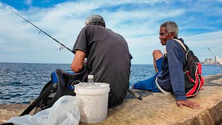 Así está el Malecón en La Habana CUBA 2024 La Cruda realidad de pescar para poder sobrevivir [upl. by Nahtnhoj]