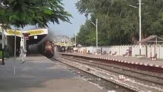 High Speed Dust Storm  Patna  Pune SF Express rips Pipariya at MPS [upl. by Oirelav]