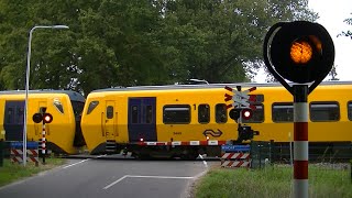 Spoorwegovergang Heino  Dutch railroad crossing [upl. by Amis]