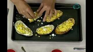 Cocinemos Juntos Crostinis de elote con crema y cilantro [upl. by Thrasher916]