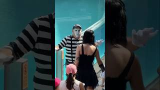 Can’t miss best reaction 😂✌️ Tom mime Seaworld seaworldmime funny tomthemimr [upl. by Eimerej]