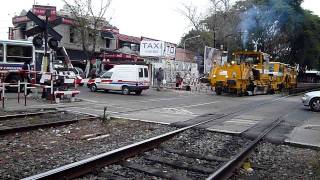 Plasser amp Theurer de COMSA por Haedo hacia Once 300611 [upl. by Stanwin]