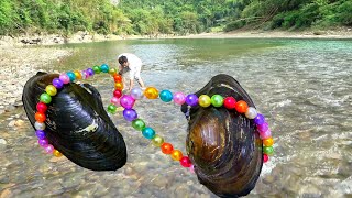 Unexpected Riches Girl Finds Giant Deformed Mussel in River Discovering Fortune in Priceless Gems [upl. by Llennol]