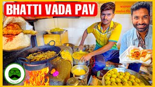 Special Bhatti Mumbai Vada Pav Wala  Veggie Paaji [upl. by Anujra]