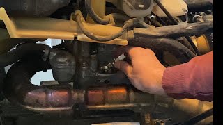 Honda foreman 520 replace spark plug and explain fuel pump [upl. by Leo]