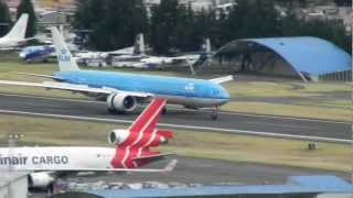 KLM Boeing 777300ER Aterrizando en Quito  Pista 17 [upl. by Edson]