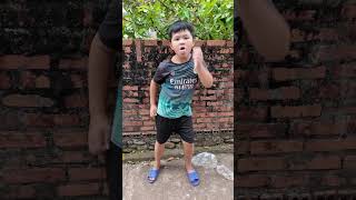 Đứa con hư trêu chọc mẹ  The spoiled child teases the mother shorts [upl. by Odlopoel867]