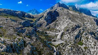 Der Krawattenknoten Tramuntana Gebirge Palma de Mallorca Sa Calobra by Drone [upl. by Enorahs]