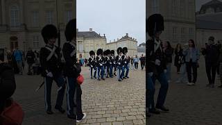 Dansk Livgarden vagtskifte Danish royal guard 💂💂‍♀️Livgarden Soldat Amalienborg [upl. by Nurat]