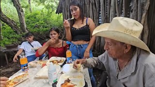 disfrutando una rica Cena con don Santos gracias a un suscriptor🤗aventuras salvadoreñas [upl. by Larine]