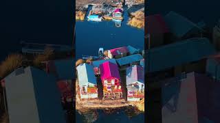 Como son las islas flotantes que características tienen los hoteles flotantes en el Titicaca [upl. by Ueik51]