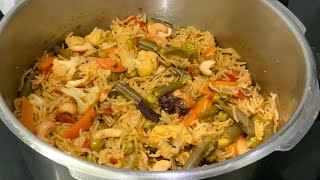 வெஜ் பிரியாணி ஈஸியா குக்கரில் குழையாமல் செஞ்சு அசத்துங்கvegBiriyani recipe veg Biriyani in cooker [upl. by Kannav788]