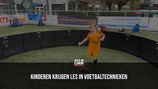 KINDEREN KRIJGEN TRAINING IN VOETBALTECHNIEKEN MET NIEUWSTE TECHNOLOGIE [upl. by Etezzil847]