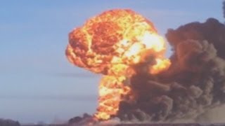 Train crashes and explodes in US Train carrying oil derails and bursts into flames in North Dakota [upl. by Kecaj]