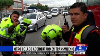 Hombre resulta herido al tratar de colarse en estación de Transmilenio [upl. by Nulubez]