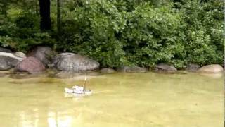 Dickie RC Fishing Boat kleines RC Schiff [upl. by Lrat819]