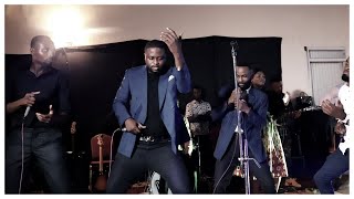 Fr Fiston Mbuyi met le feu à avec sa nouvelle danse Lindanda 🔴 congolesegospelcongolais congolais [upl. by Saxe]