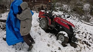 Solis 26 ile gübre taşıma esnasında tarlada battık solis26 4x4tractor çiftçi tarım [upl. by Harias472]