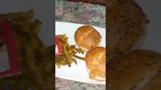 viral trending short R Bakers Kitchen ki zinger burger 🍔 ki short video [upl. by Nerad]