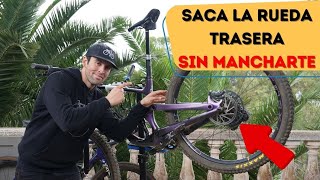 ¿Cómo quitar la rueda trasera de la bici  FÁCIL RÁPIDO y SIN MANCHARTE [upl. by Noirred]