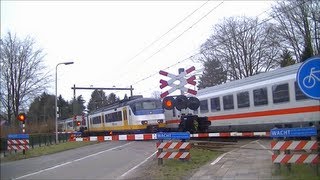 Spoorwegovergang Wierden  Dutch railroad crossing [upl. by Hirschfeld]