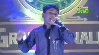 ▶ Badhusha Best Performance Zuhra Bathool Pathinalam Ravu Grand Final Mappila Songs YouTube [upl. by Oremar]