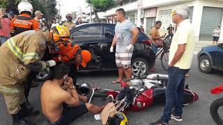 Acidente na rua Samuel Agenor em Cabo frio Jovem caiu no teto do carro [upl. by Sebastiano]