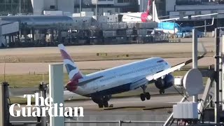 Storm Corrie BA plane aborts landing at Heathrow due to high winds [upl. by Evot]