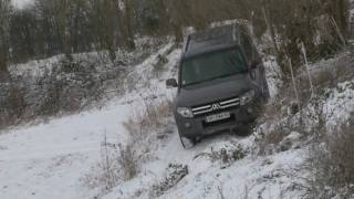 Mitsubishi Pajero 5 portes 32 DID sous la neige [upl. by Nnylodnewg99]