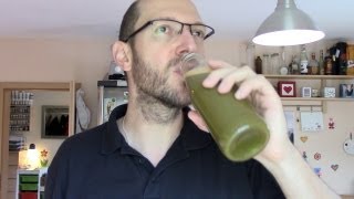 Böser Grüner Saft aus dem Entsafter Epic Fail VEGAN [upl. by Anatole706]