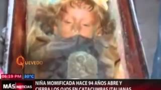 Niña momificada hace 94 años abre y cierra los ojos en catacumbas italianas [upl. by Garson]