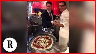 Napoli il premier Conte da Sorbillo si prepara la pizza da solo col metodo dello schiaffo [upl. by Diego110]