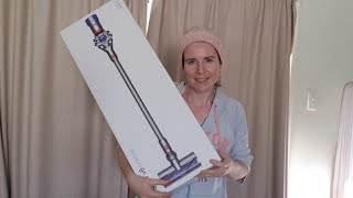 DYSON V8 ANIMAL STICK VACUUM REVIEW UNBOXING amp 1ST IMPRESSIONS [upl. by Hilleary607]