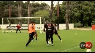 Flamengo faz treino técnico nesta quinta Adriano mostra sua força e qualidade [upl. by Ykvir]