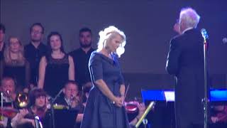 Krzesimir Dębski i Anna Jurksztowicz  koncert w Stalowej Woli 10092017 [upl. by Ynnal]