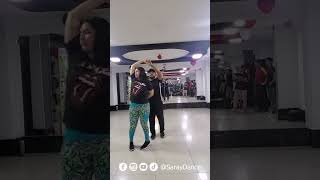 ¿CÓMO hacer los ochos en BACHATA  Con Saray Dance [upl. by Soilissav]