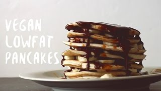 Bananen Schoko Pancakes  vegan lowfat einfach [upl. by Aitram]