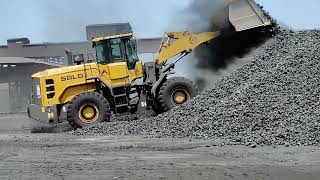 SDLG wheel loader heaping coking coal [upl. by Nicholle]