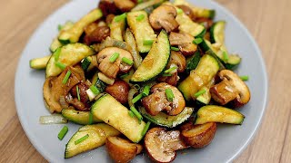 Zucchini mit Pilzen Knoblauch und Butter Einfaches und schnelles Rezept [upl. by Nivla]