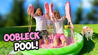 Wir machen einen RIESEN OOBLECK POOL nicht Newtonsche Flüssigkeit [upl. by Ihcalam979]