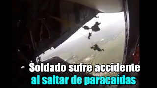 Soldado mexicano sufre accidente al saltar de paracaídas [upl. by Enitsirhk]