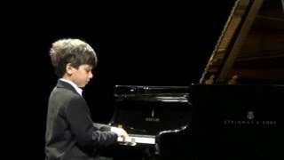 Adam MOUSSAOUI  Menuet  Mozart [upl. by Thormora]