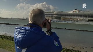 Verslaggever Marion Keete ziet met scheepsspotters de AIDAprima arriveren [upl. by Cl]