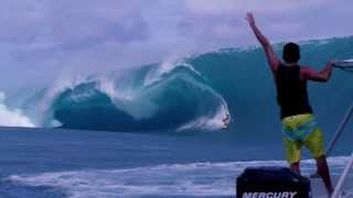 Surfeando olas Teahupoo [upl. by Malda6]