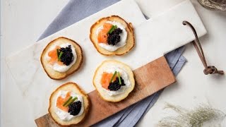 Blinis met zalm lompviseitjes en mierikswortelyoghurt [upl. by Melquist]